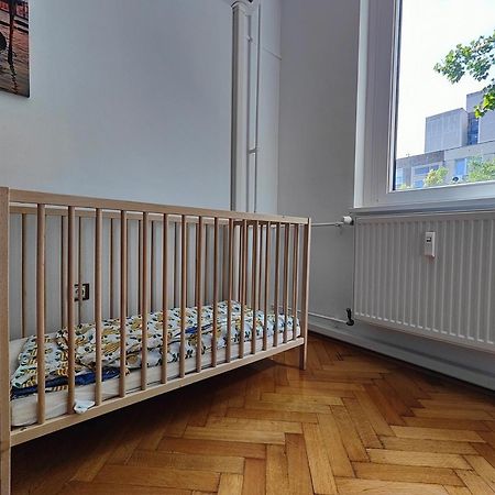 Comfort 14 -- Stylish City Apartment Netflix, Wi-Fi & Parking Мисколк Екстериор снимка
