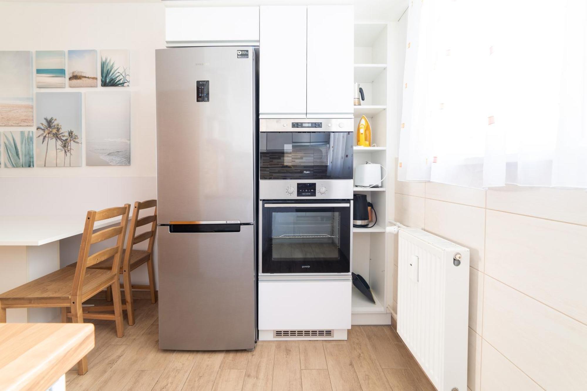 Comfort 14 -- Stylish City Apartment Netflix, Wi-Fi & Parking Мисколк Екстериор снимка